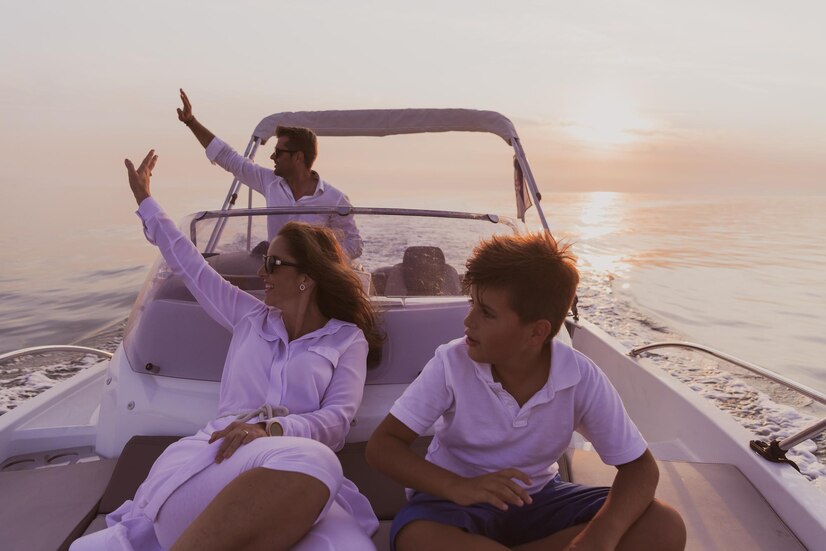 What’s the Fun and Hype Behind Sightseeing Boat Tours?